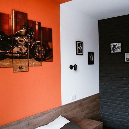 Clubhouse Hotel อิวาโน-ฟรานกิฟสเก ภายนอก รูปภาพ