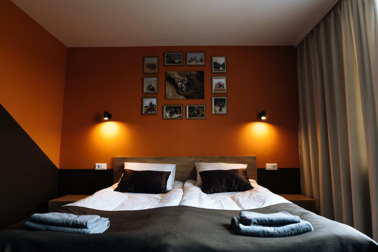 Clubhouse Hotel อิวาโน-ฟรานกิฟสเก ภายนอก รูปภาพ
