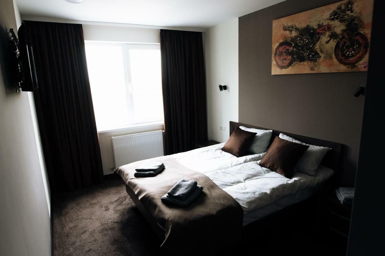 Clubhouse Hotel อิวาโน-ฟรานกิฟสเก ภายนอก รูปภาพ