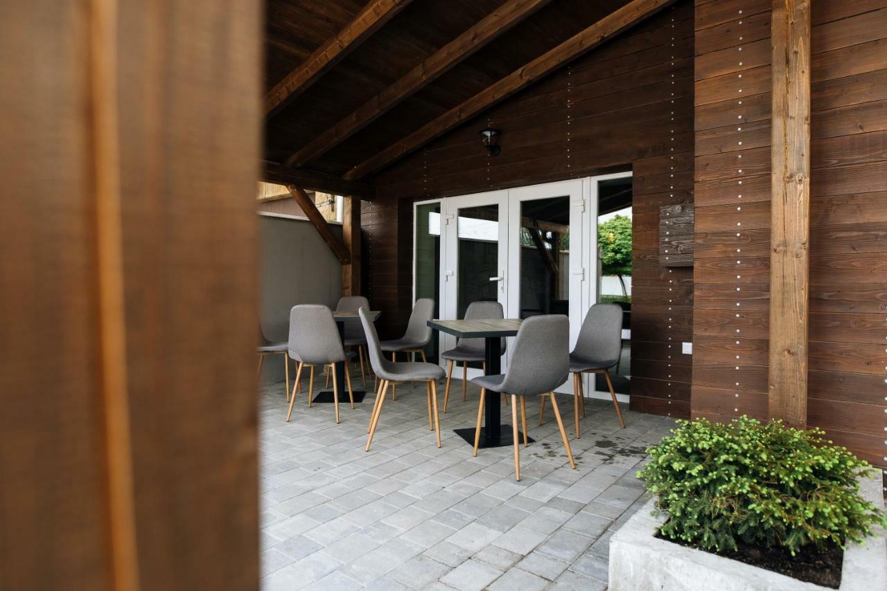 Clubhouse Hotel อิวาโน-ฟรานกิฟสเก ภายนอก รูปภาพ