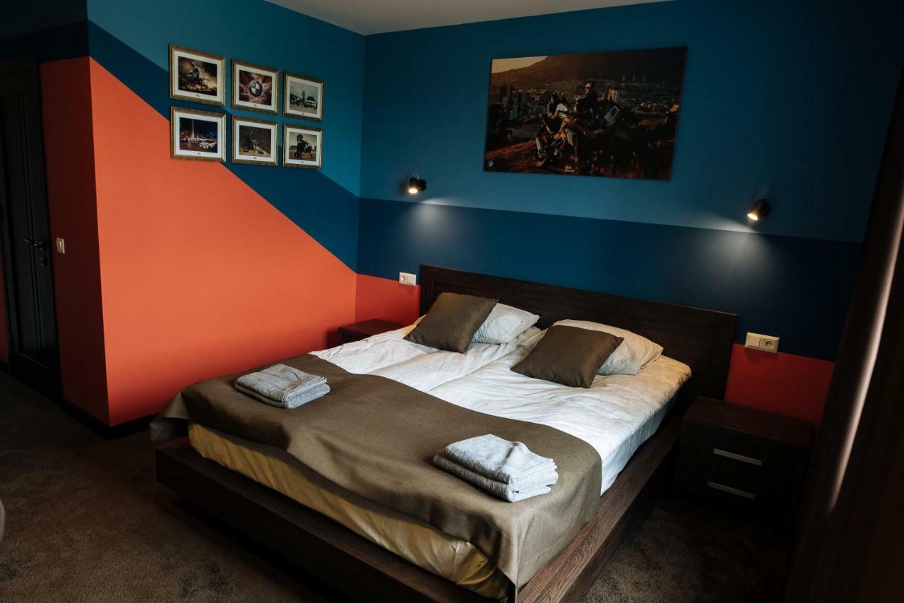 Clubhouse Hotel อิวาโน-ฟรานกิฟสเก ภายนอก รูปภาพ