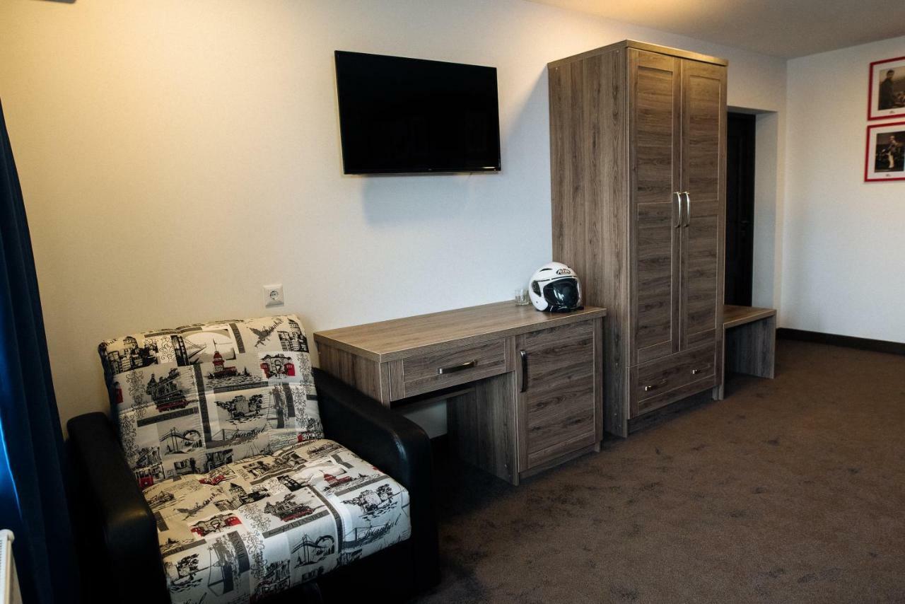 Clubhouse Hotel อิวาโน-ฟรานกิฟสเก ภายนอก รูปภาพ