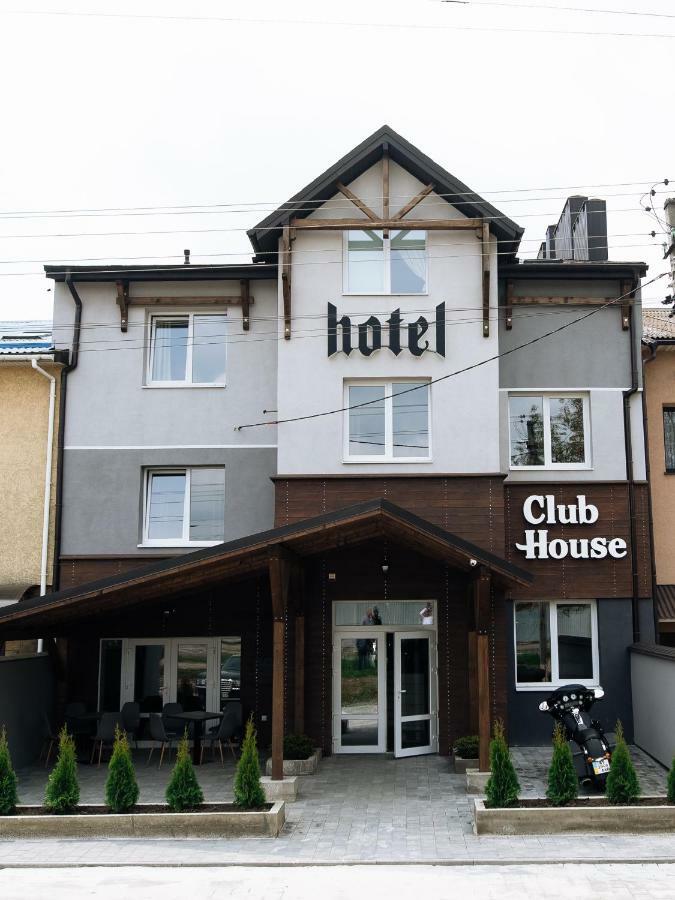 Clubhouse Hotel อิวาโน-ฟรานกิฟสเก ภายนอก รูปภาพ