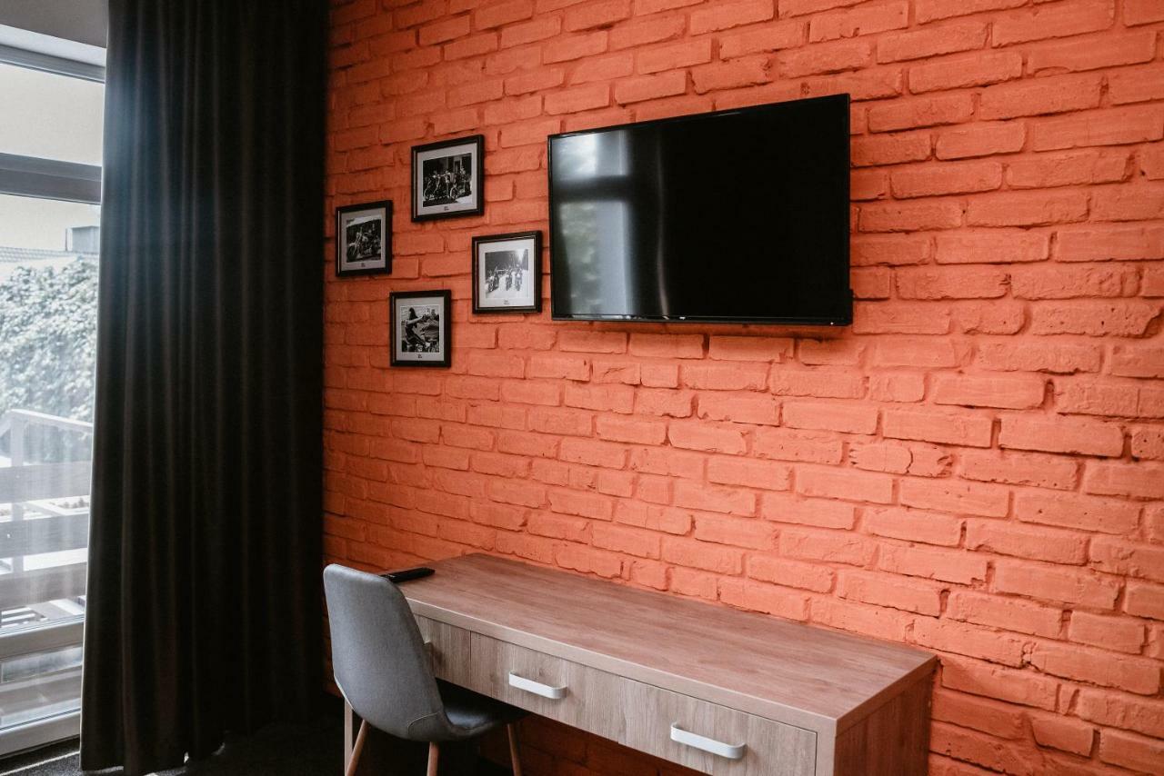 Clubhouse Hotel อิวาโน-ฟรานกิฟสเก ภายนอก รูปภาพ