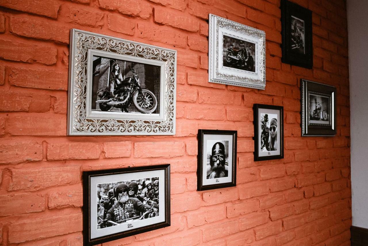 Clubhouse Hotel อิวาโน-ฟรานกิฟสเก ภายนอก รูปภาพ